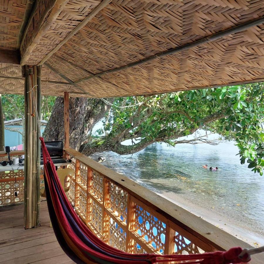 Bed and Breakfast Borbon'S Treehouse By The Sea Мамбахао Екстер'єр фото
