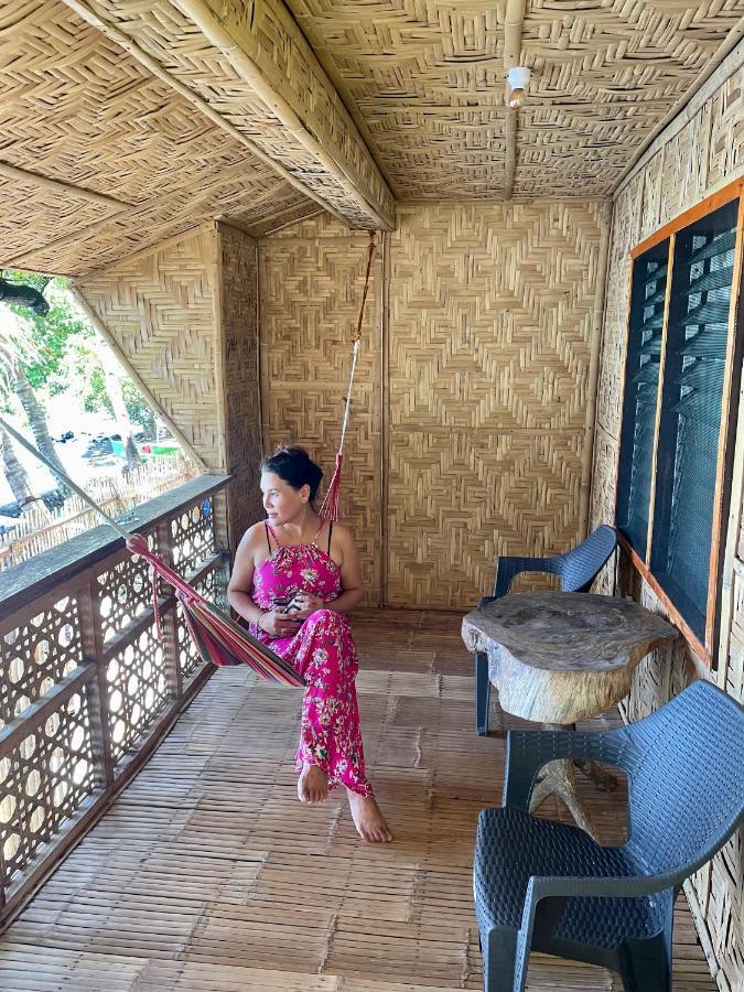Bed and Breakfast Borbon'S Treehouse By The Sea Мамбахао Екстер'єр фото